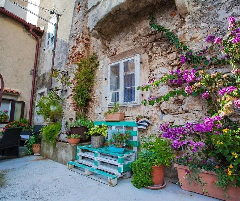 Guest house Room Kastelan Cres